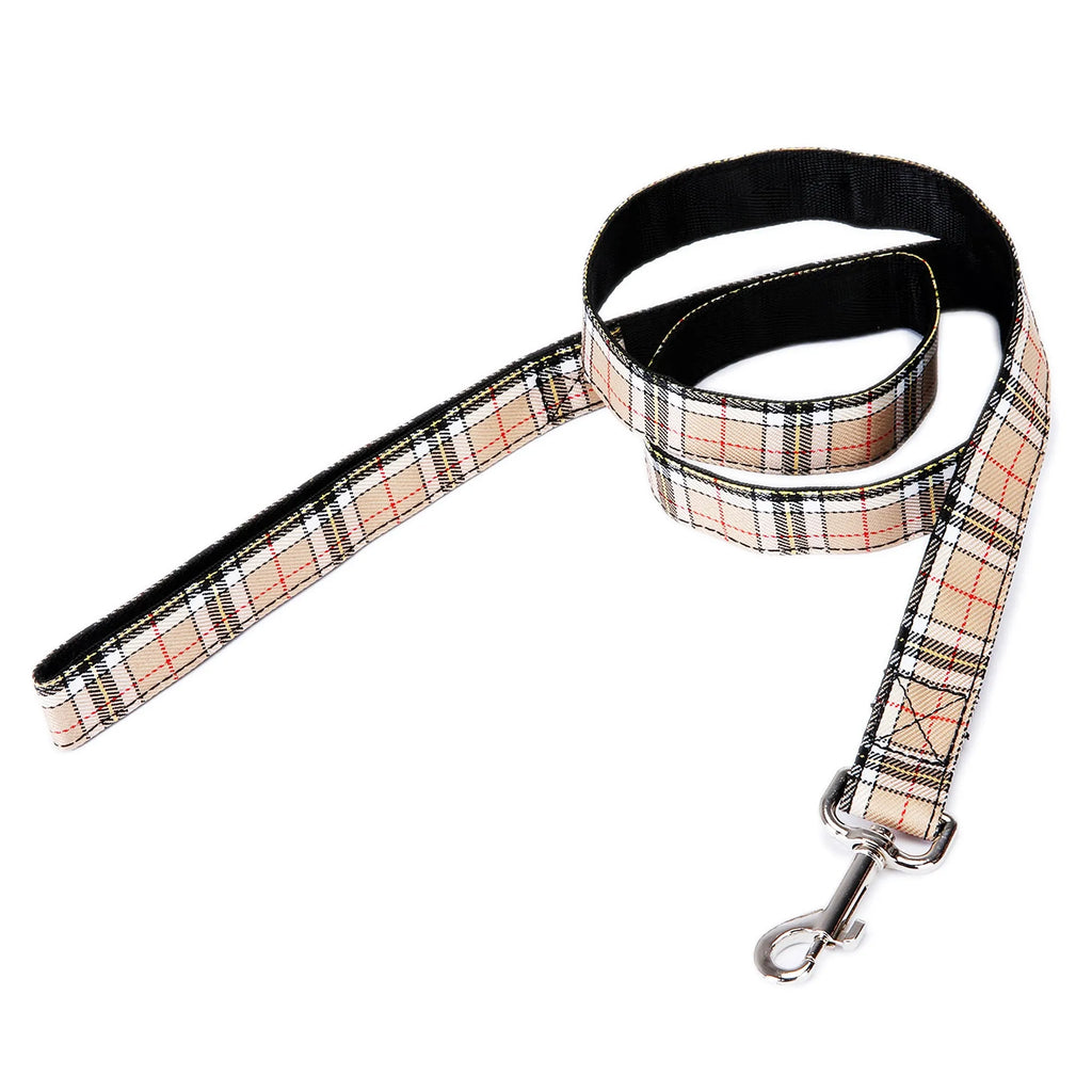 Black imitation nylon Christmas plaid stripe pet traction rope 120cm long on white background