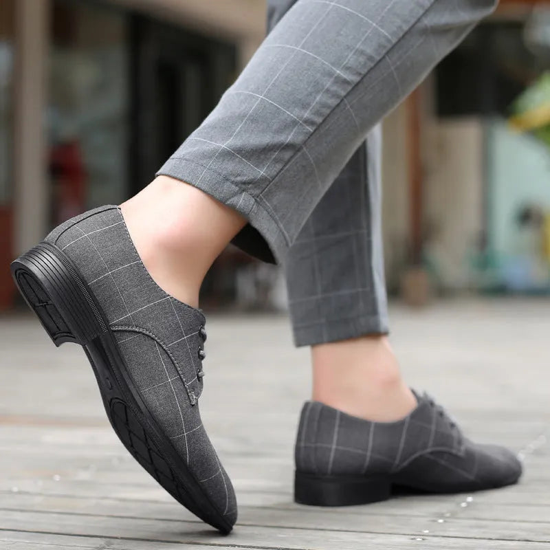 Men's casual canvas leather lace-up shoes with grid pattern, black colour, low heel