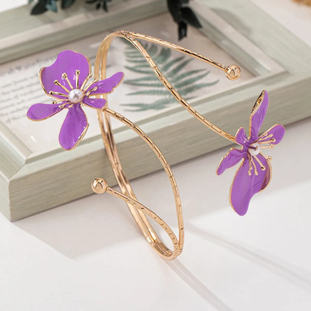 Pink alloy armband with hollow line pattern, decorative fashion bracelet