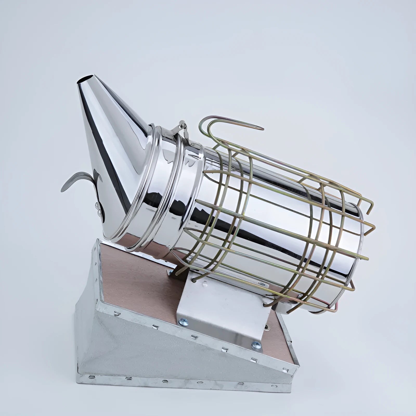 Manual smoke blower for beekeeping with stainless steel barrel and leather bellows