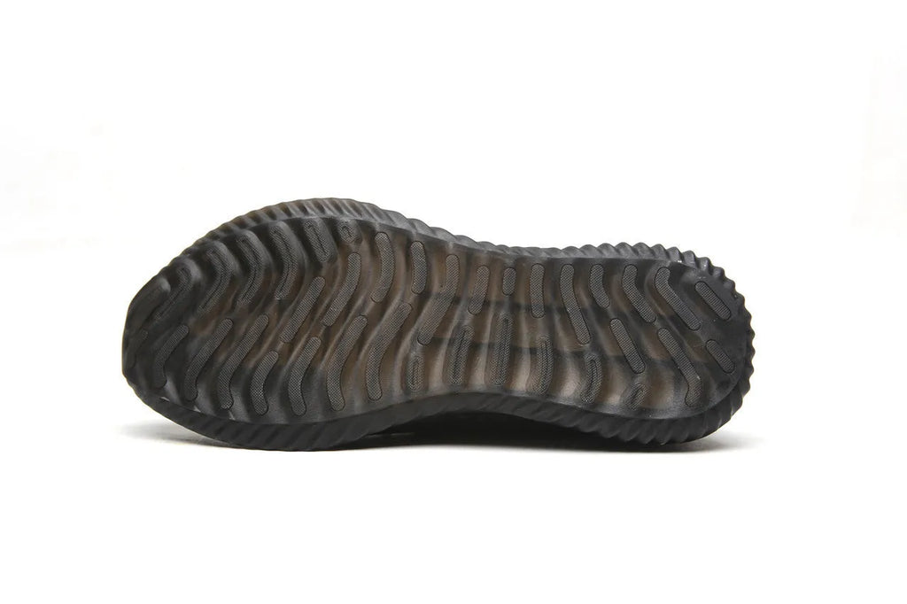 Safety work shoes with steel toe caps in black, grey, and dark green colours for industrial and outdoor use