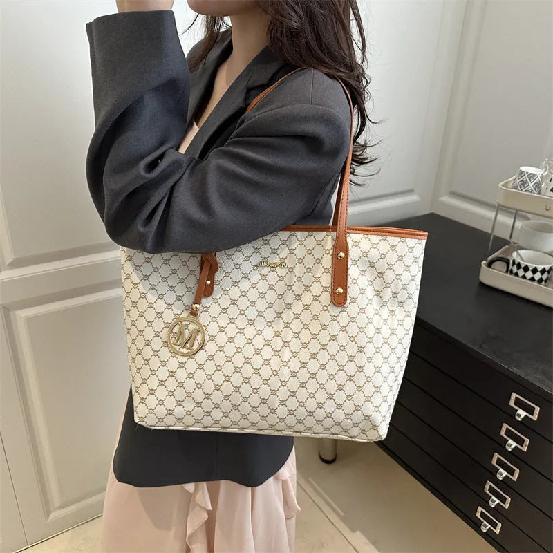 Street style PU leather shoulder bag with adjustable strap in black