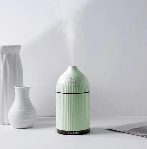 White ultrasonic essential oil diffuser and humidifier with LED light, 300ml capacity, USB cable
