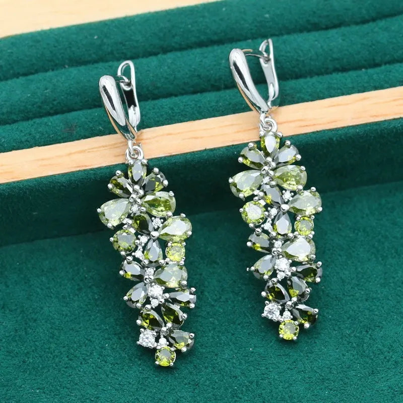 Retro floral jewellery set with necklace, bracelet, earrings, and ring in alloy with copper zircon details.