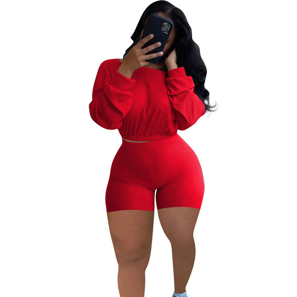 Women's off-shoulder two-piece summer outfit with long sleeves and matching shorts in solid colour