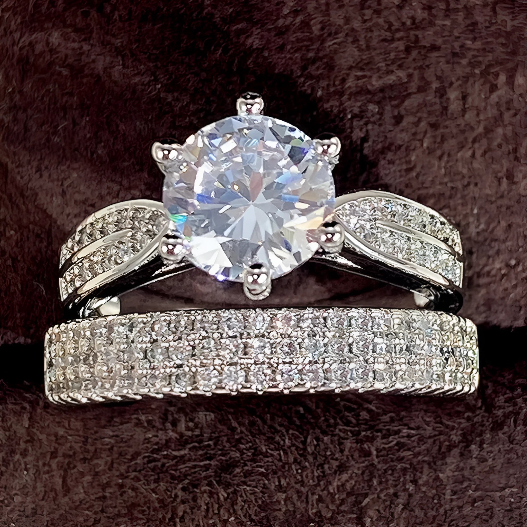 White gold-coloured geometric wedding ring bracelet showing round design elements