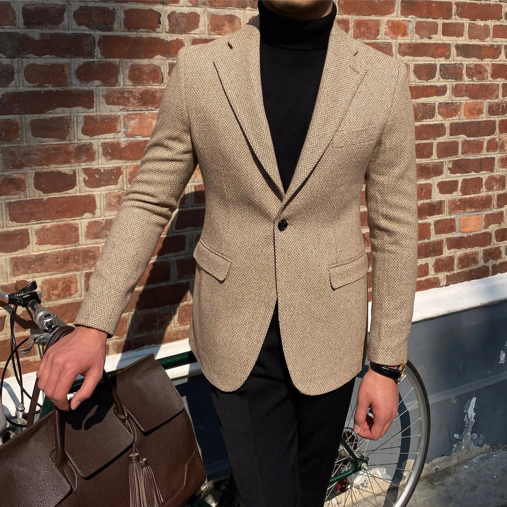Thick textured wool blend single-breasted suit jacket for men with double slit in grey