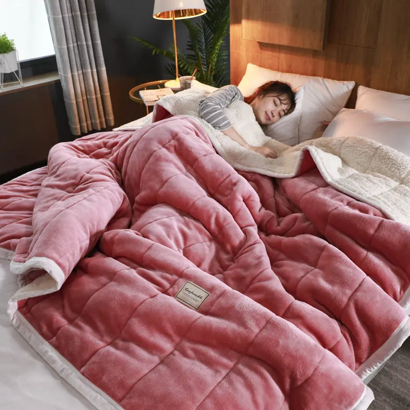 Thick three-layer composite coral fleece flannel blanket in pink colour, size 150x200cm