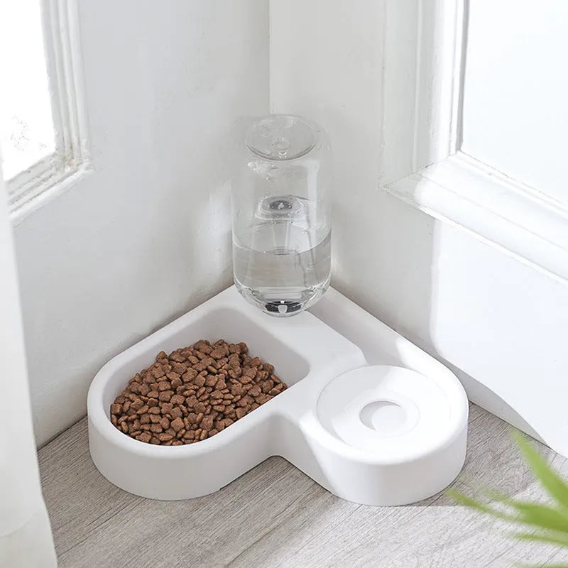 White ceramic automatic pet water fountain for cats and dogs with 2.5 litre capacity