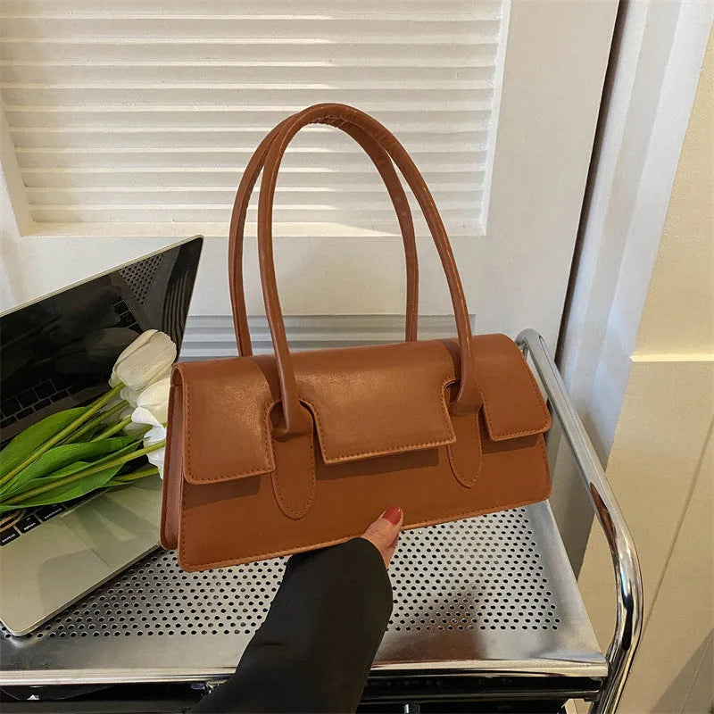 Women's square shoulder bag in PU leather with single strap and stitching details