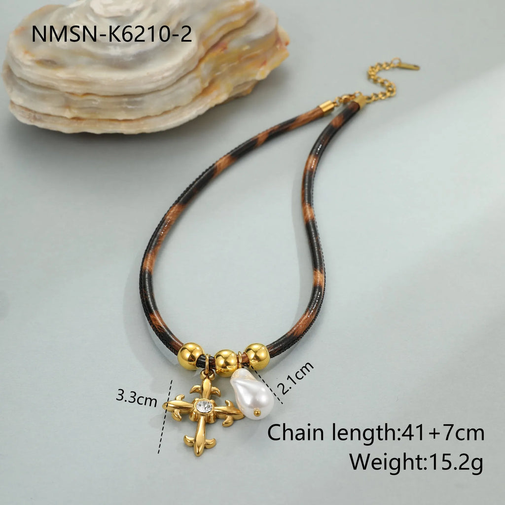 Women's stainless steel necklace with geometric leopard pendant on adjustable chain