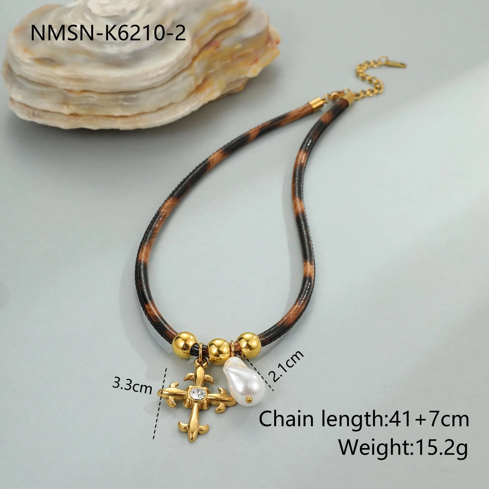 Women's stainless steel necklace with geometric leopard pendant on adjustable chain