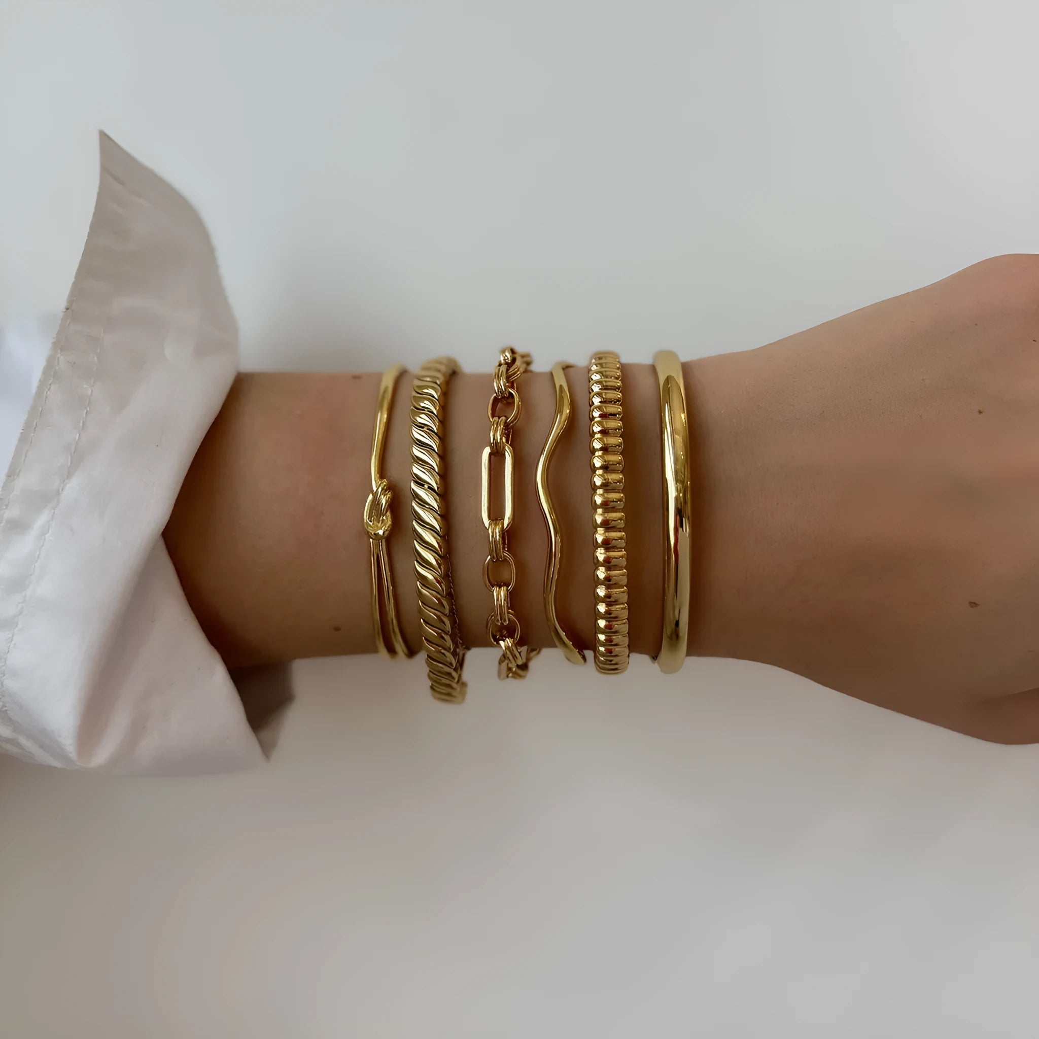 Stainless steel bracelet for women European and American style electroplated finish