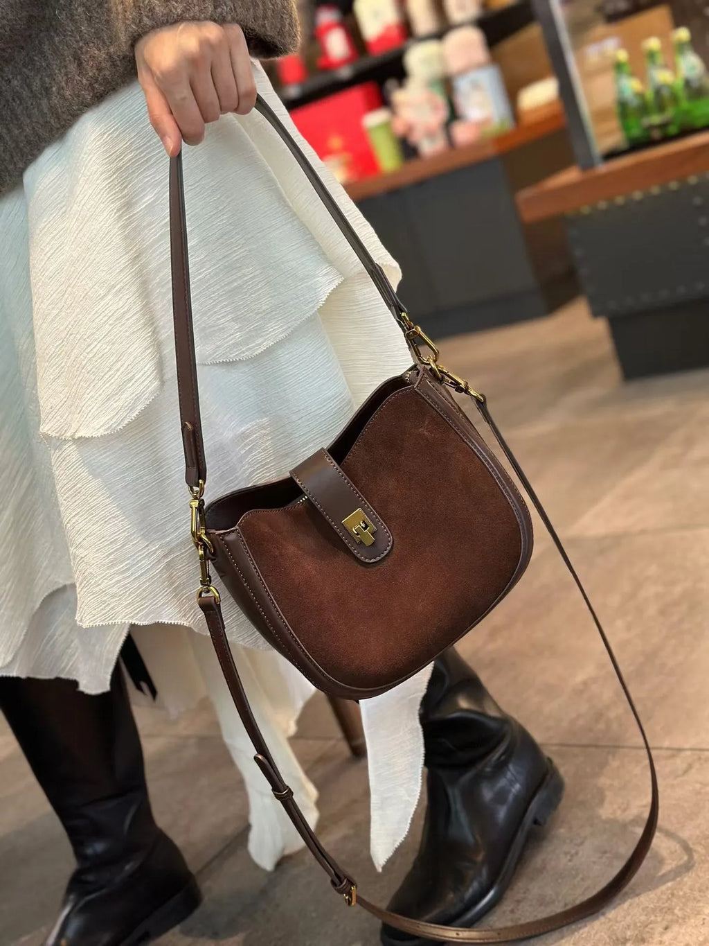 Women's genuine leather crossbody bag in caramel colour, soft cowhide with outer sandwich pocket, 24x9x19cm