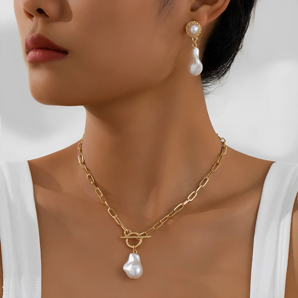 Retro baroque pearl pendant necklace and matching ear stud set in gold tone