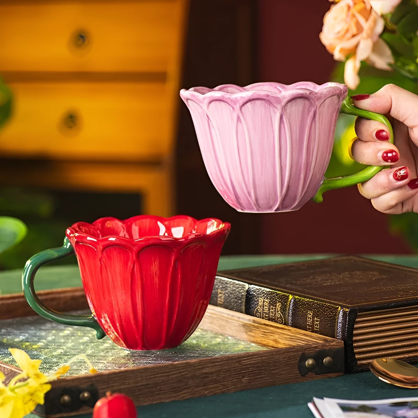 Ceramic breakfast cup with floral pattern, 500ml capacity, pastoral style design
