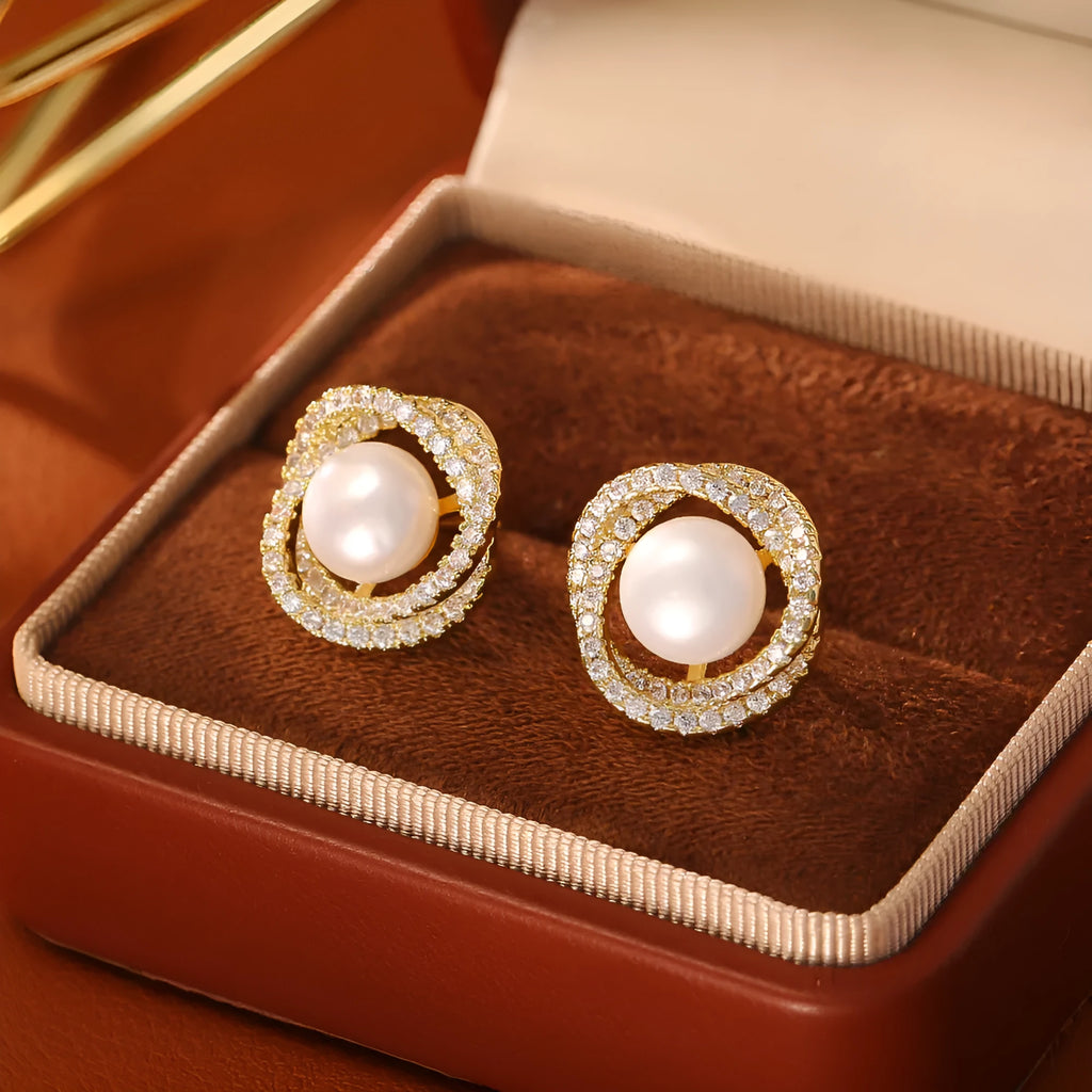 Natural pearl winding ear studs with real gold plating on copper base, geometric round shape, 1 cm diameter