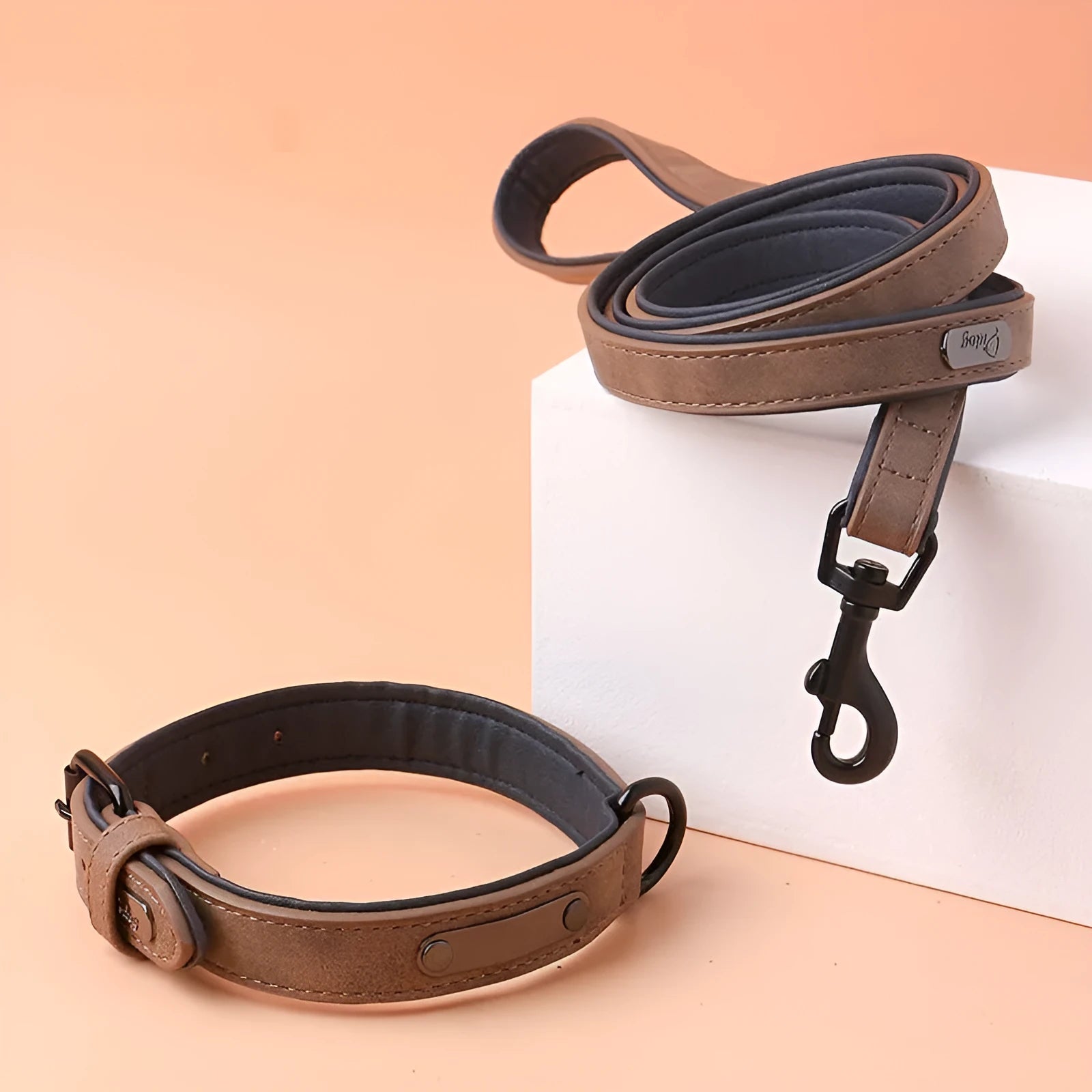 Simple anti-loss adjustable dog collar in five colours with double-layer thickening and PU and microfiber fabric construction