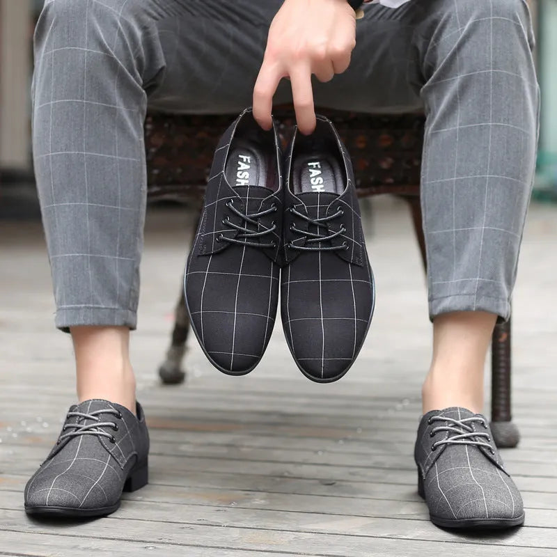 Men's casual canvas leather lace-up shoes with grid pattern, black colour, low heel