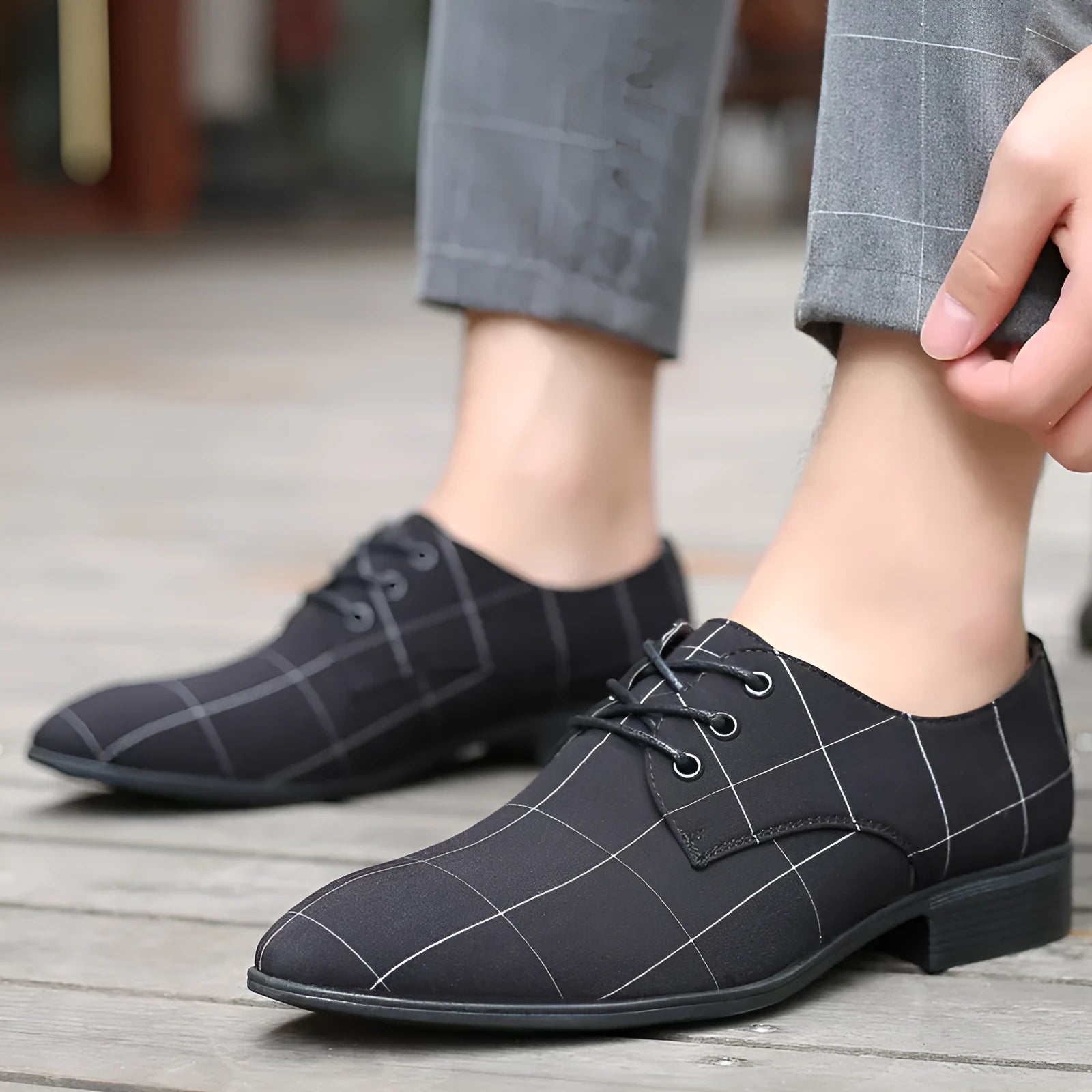Men's casual canvas leather lace-up shoes with grid pattern, black colour, low heel