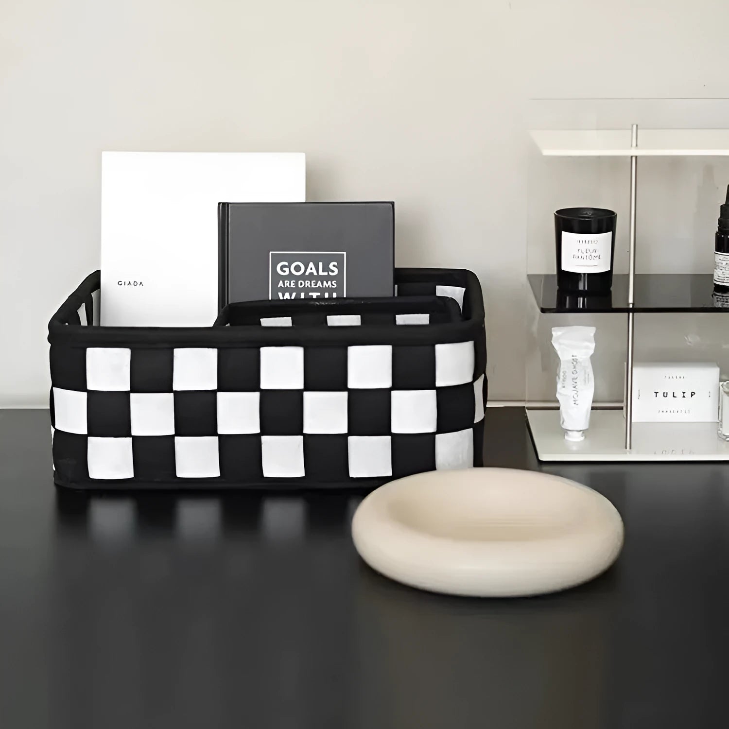 Checkerboard patterned felt storage basket with dimensions 37×29×19.5cm