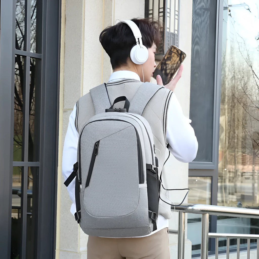 Oxford cloth computer backpack in solid colour with 20-35L capacity and street trend styling