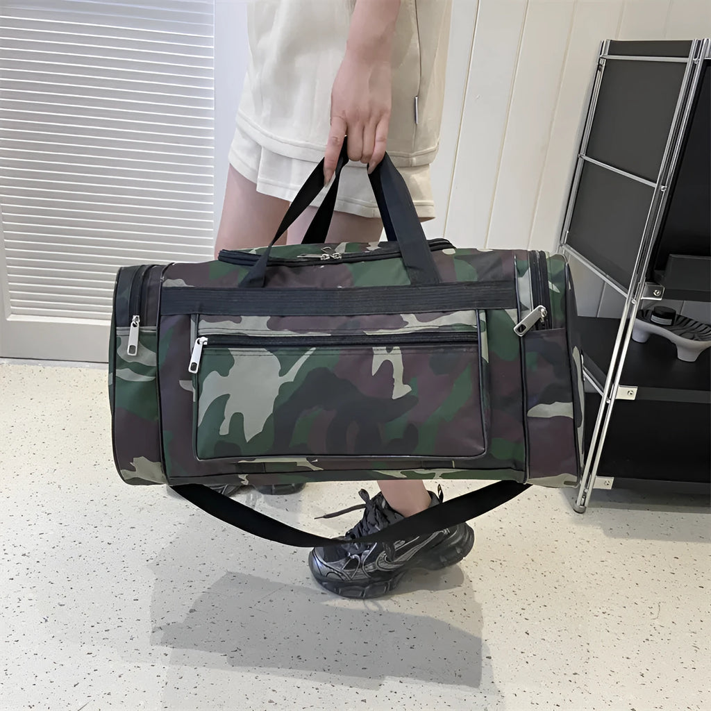Camouflage pattern luggage bag with waterproof fabric and 20-litre capacity