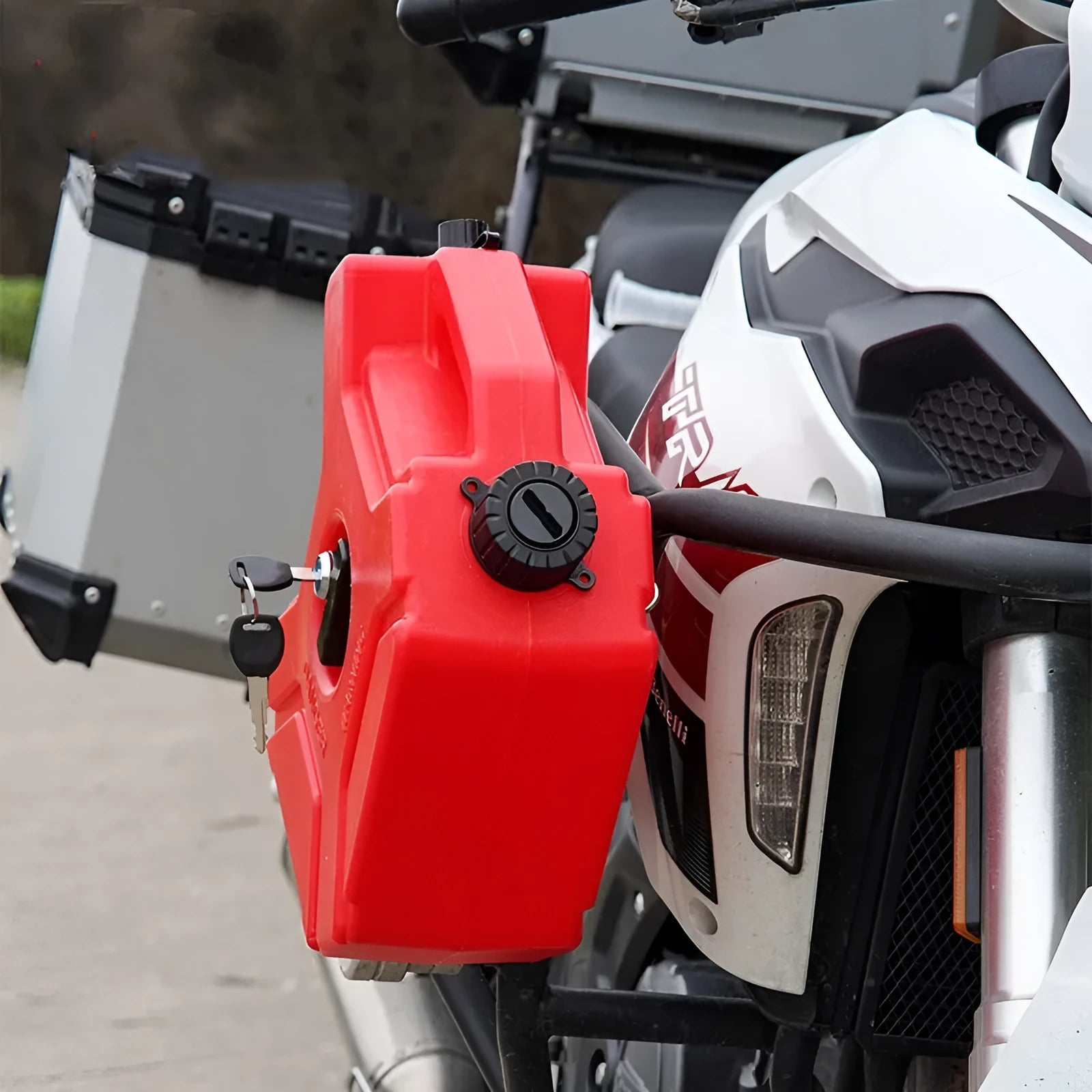 Black 5-litre spare fuel tank with lock for car and motorcycle emergency storage
