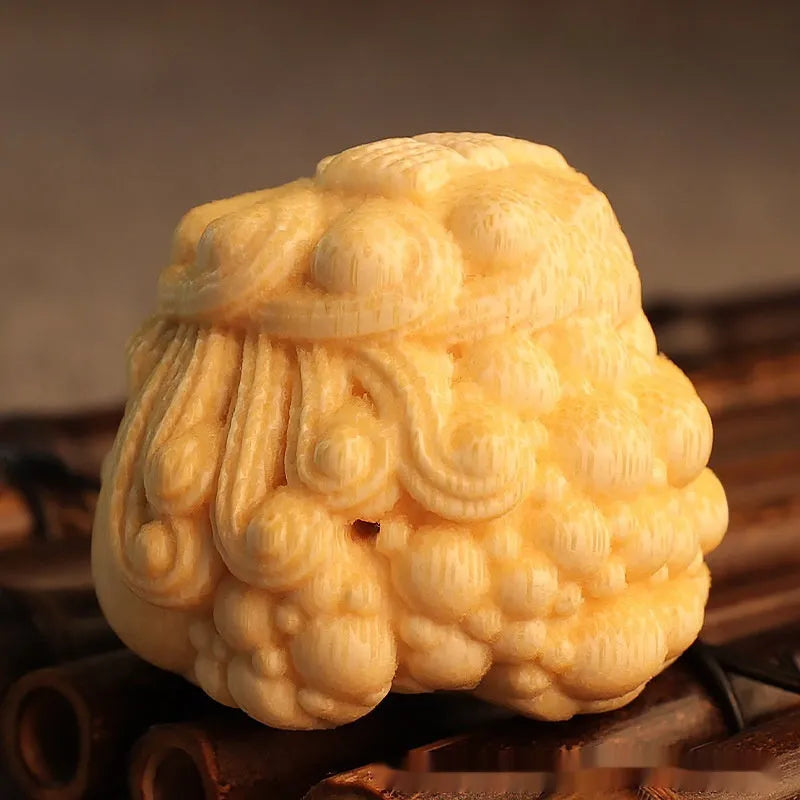 Solid bamboo carved golden Princess Toad ornament measuring 5.0cm, a cute style decorative figurine.