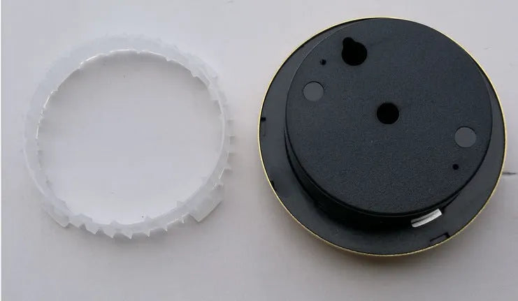 Analogue thermometer and hygrometer with aluminium ring and dial showing temperature and humidity readings