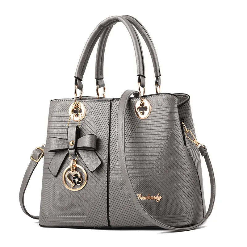 Retro style PU handbag with a zipper and shoulder strap in a choice of colours.