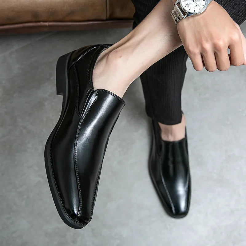 Men's patent leather casual pointed toe shoes in black with rubber sole and flat heel