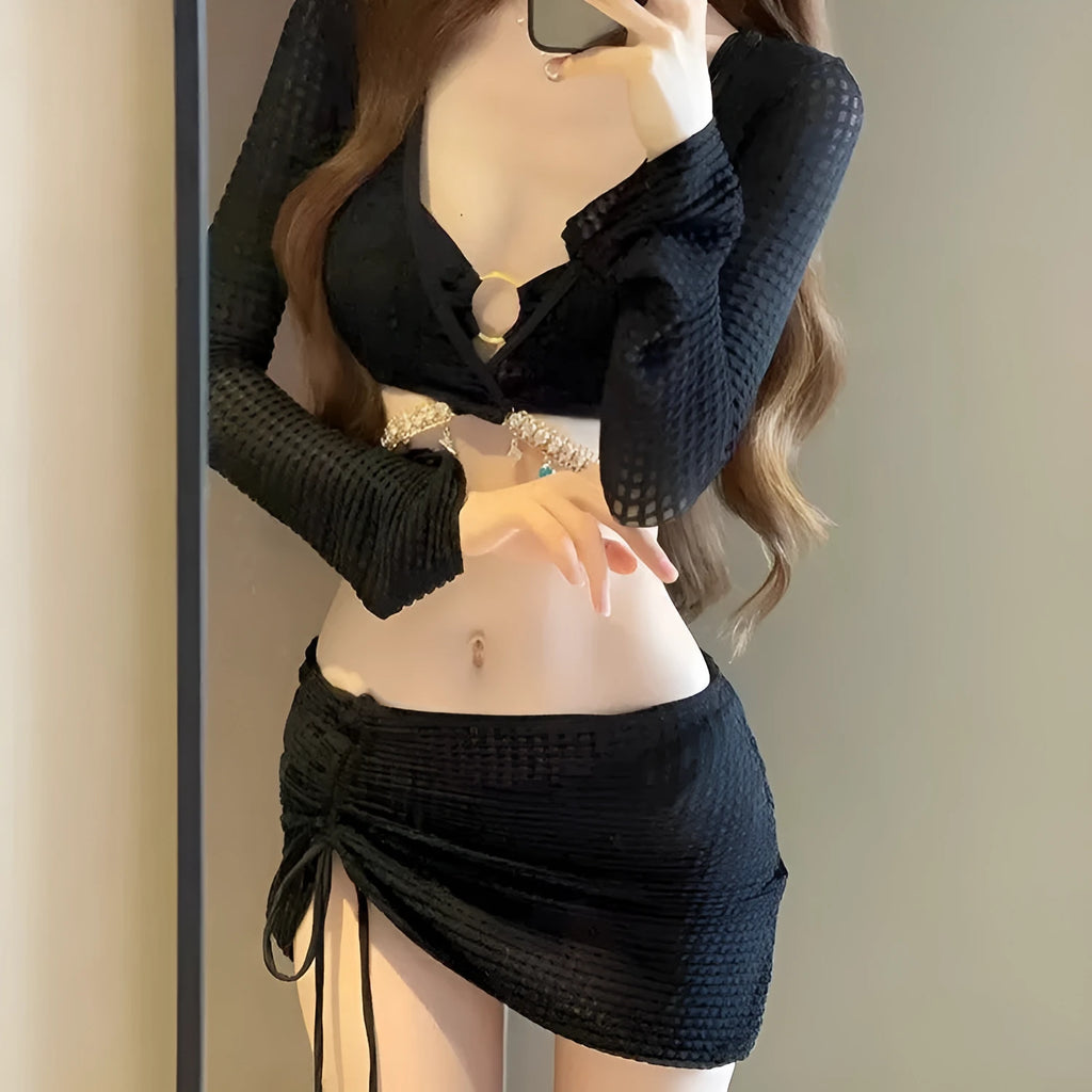 Women's long sleeve split bikini swimsuit in black polyester for hot spring swimming