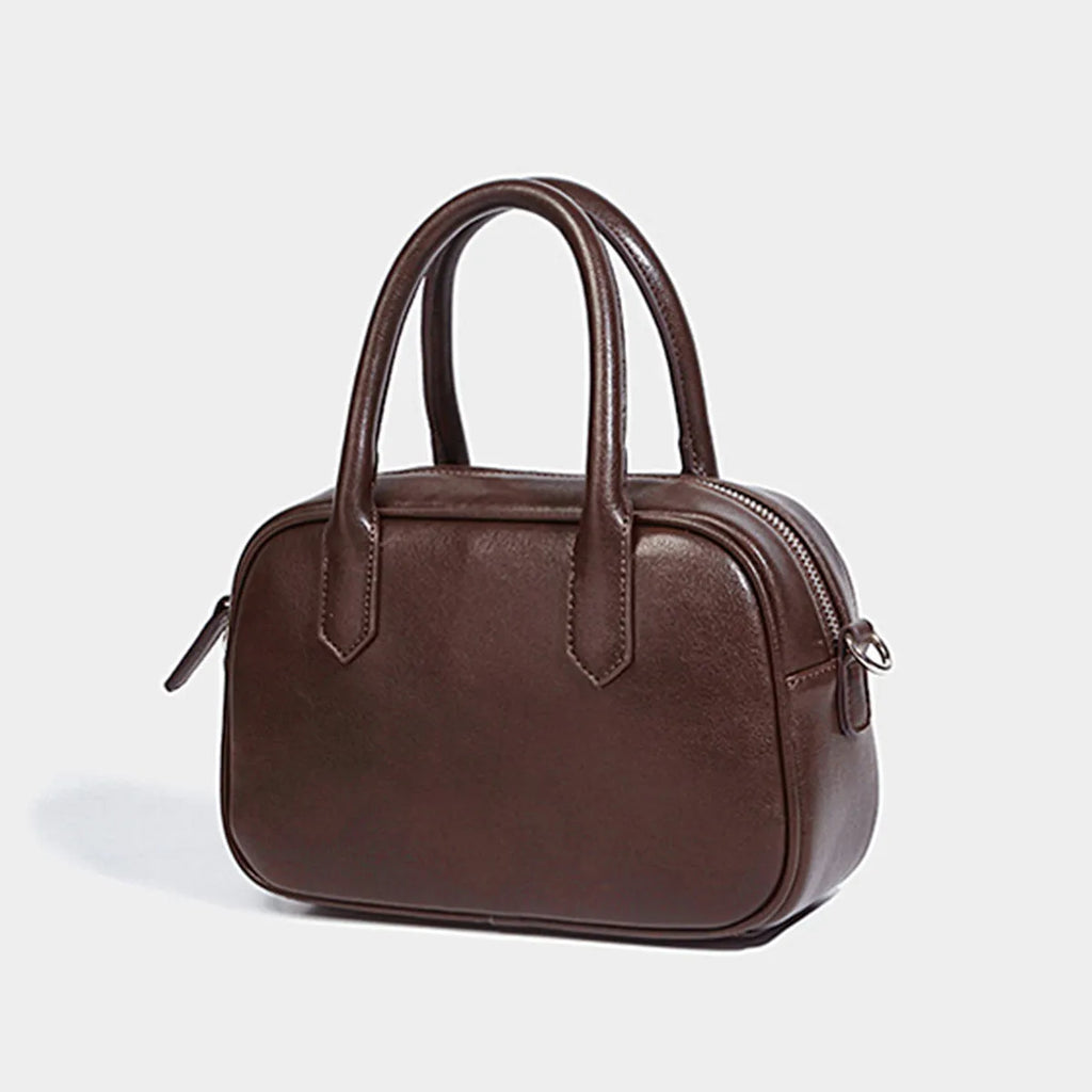 Retro small square simple shoulder messenger bag in black PU leather with horizontal shape and single strap