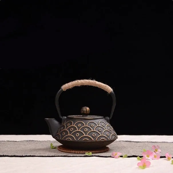 0.9L cast iron teapot with Japanese style patterns for boiling and brewing tea