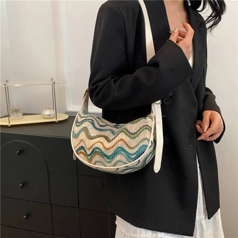 Women's straw woven crossbody bag with single strap and textured knitted appearance