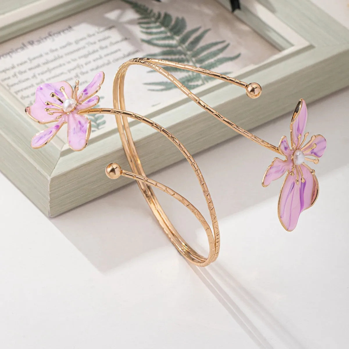 Pink alloy armband with hollow line pattern, decorative fashion bracelet