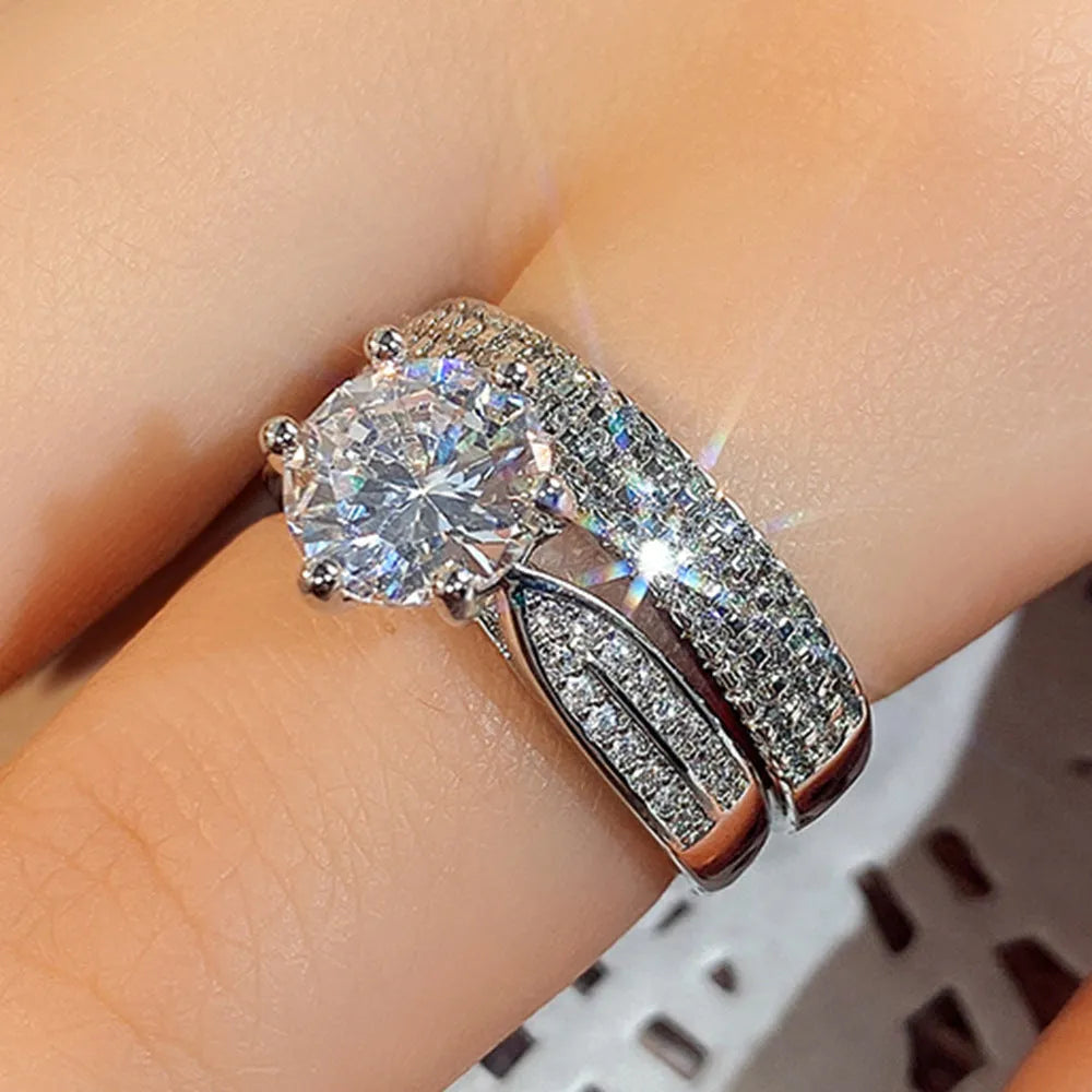 White gold-coloured geometric wedding ring bracelet showing round design elements