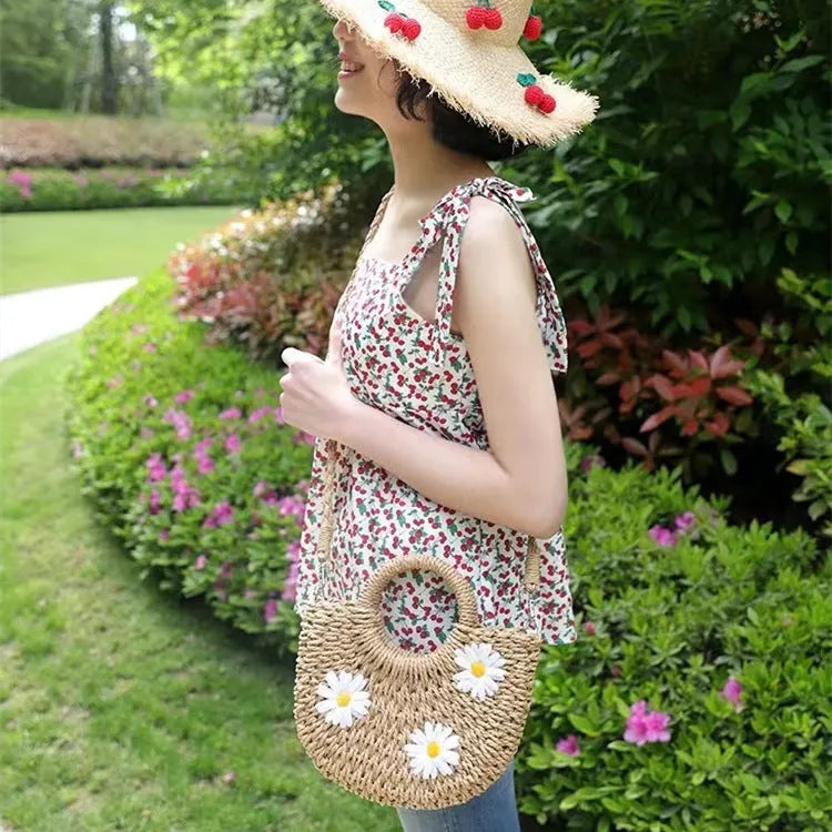 Women's light brown woven crossbody bag with daisy motif and straw-weaving texture, 25x20x8cm