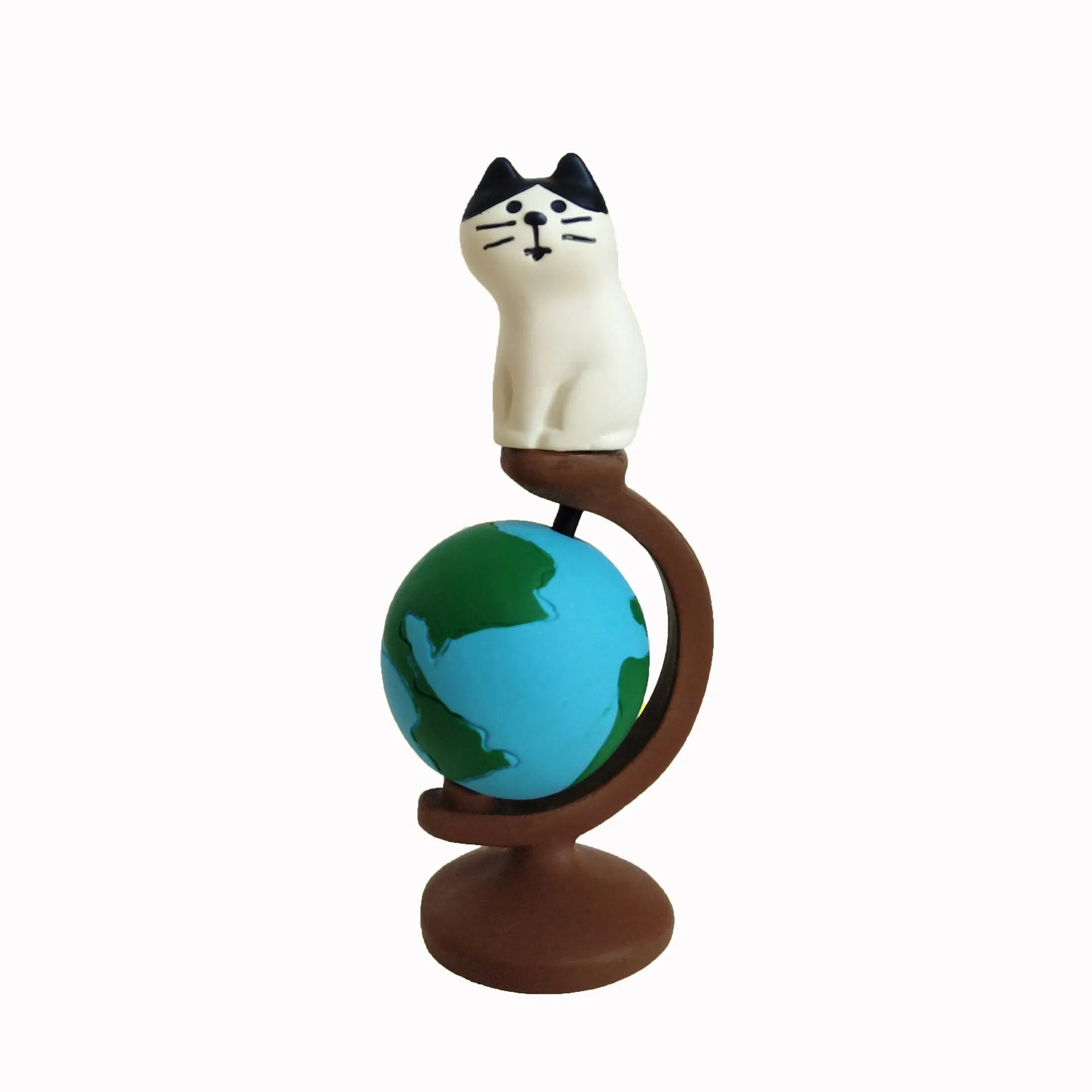 Resin cat figurine dressed as Statue of Liberty with torch, travel theme, carp cat or earth instrument cat styles