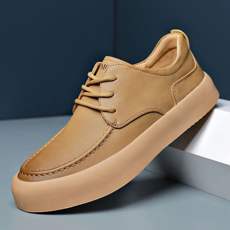 Men's casual lace-up shoes in AM02 Brown with flat heel and round toe on a light background