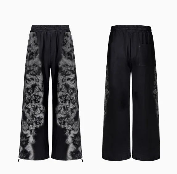 Loose trousers set with printed hoodie, trousers, and seven-inch pants in trendy streetwear style