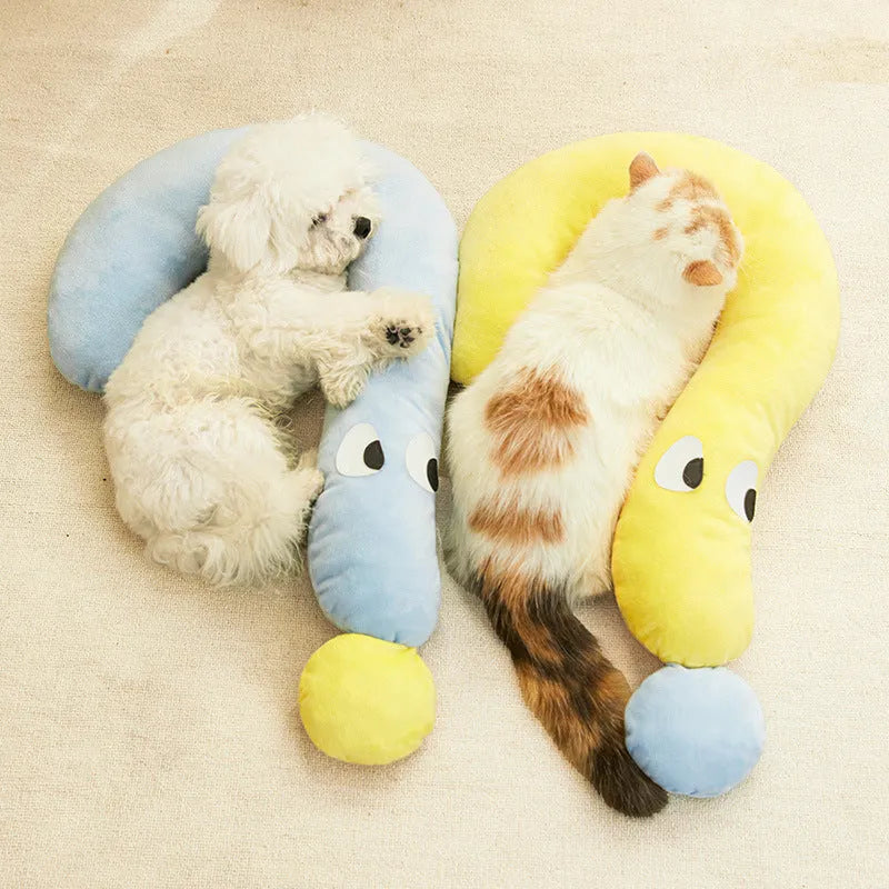 Blue or yellow rectangular pet pillow measuring 62cm by 39cm for dogs and cats