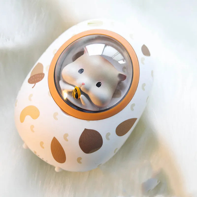 White Hamster 5000mAh hand warmer power bank with four heating levels and USB output