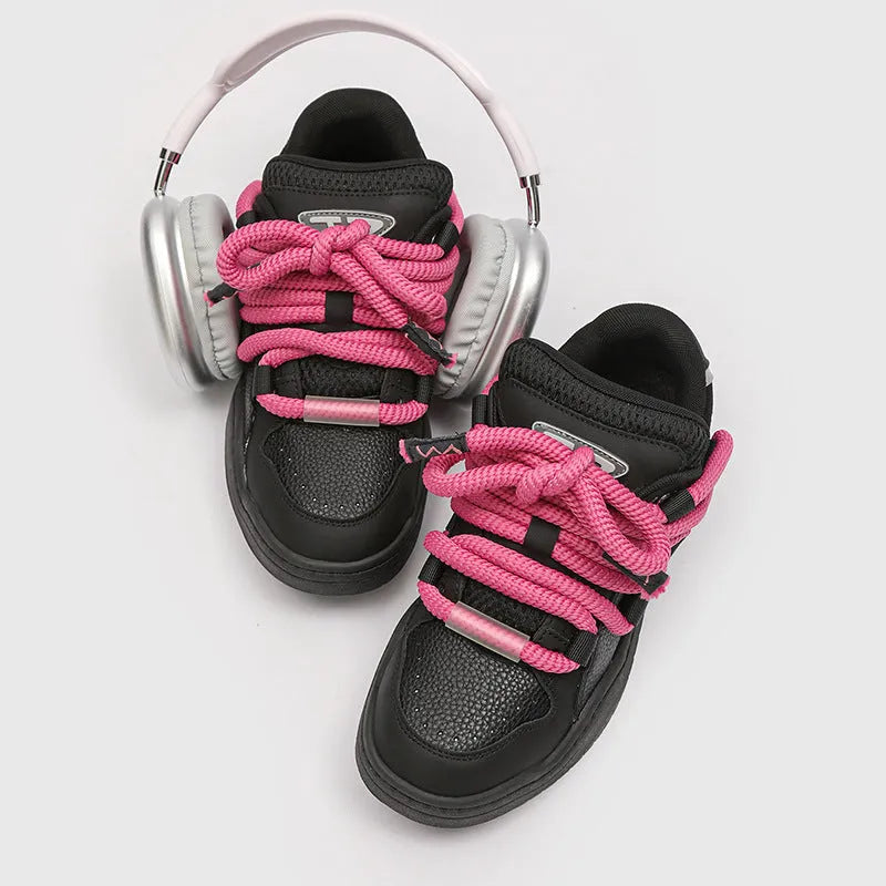 A pair of low-top unisex casual shoes with a round toe, thick rubber sole, and lace-up front on a white background.