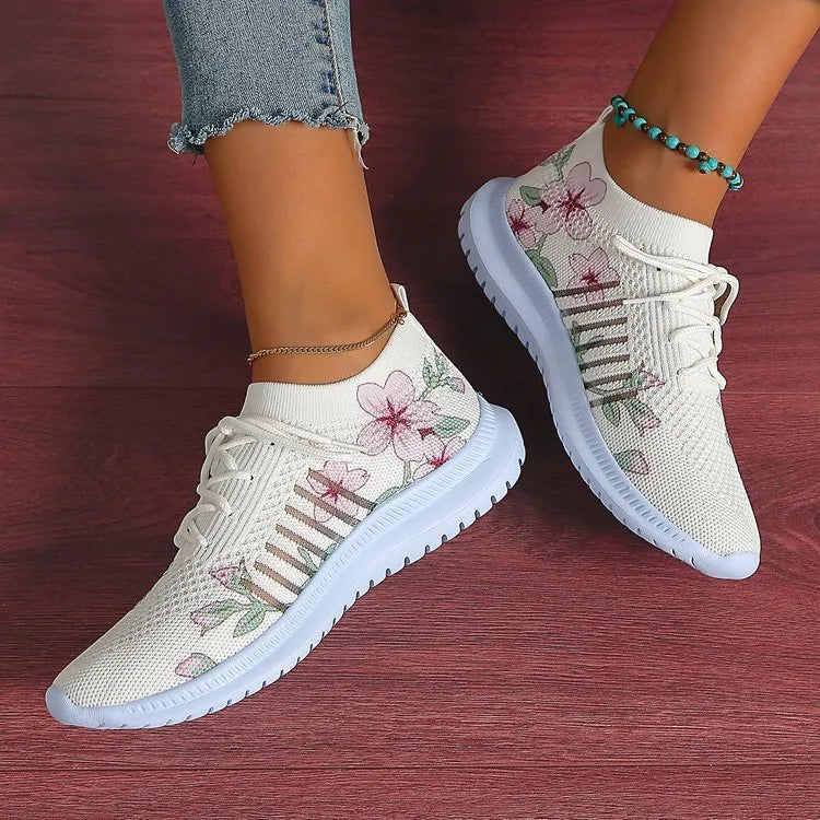 Women's breathable mesh flyknit running shoes, milky white, flat heel, round toe, rubber sole
