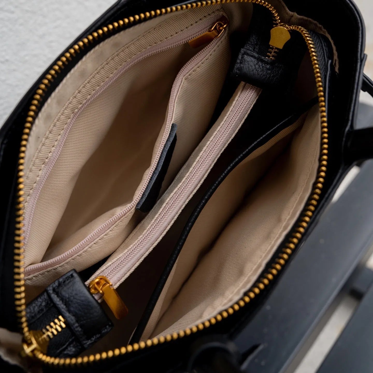 Portable genuine leather women handbag in soft cowhide with horizontal square shape and single strap, available in multiple colours