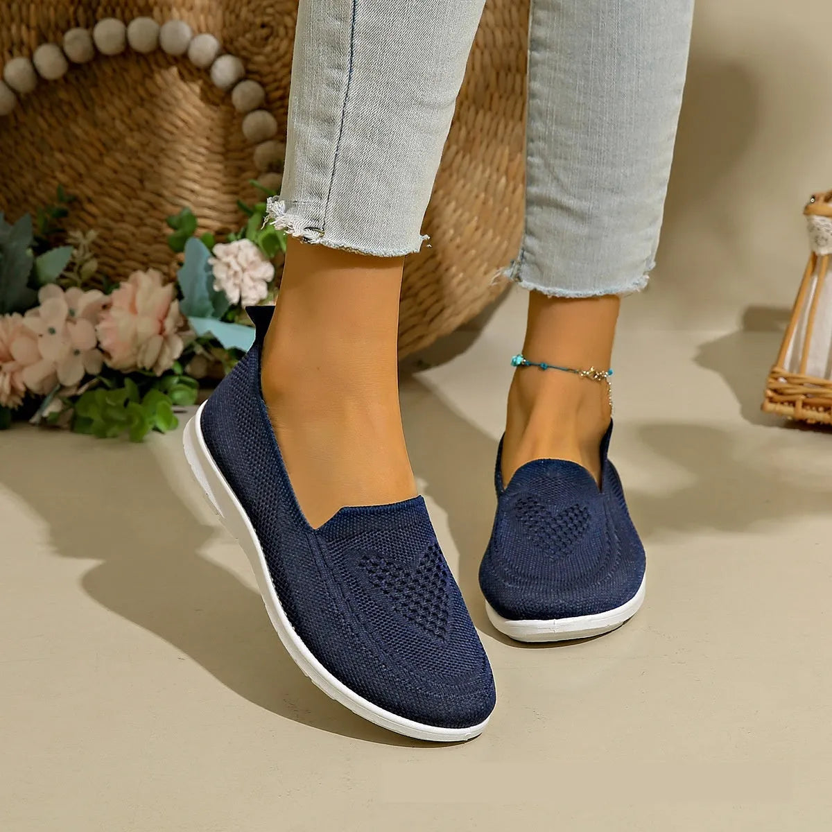 Women's plus size flat cloth shoes with heart pattern, shallow mouth, and mesh lining for spring summer casual wear