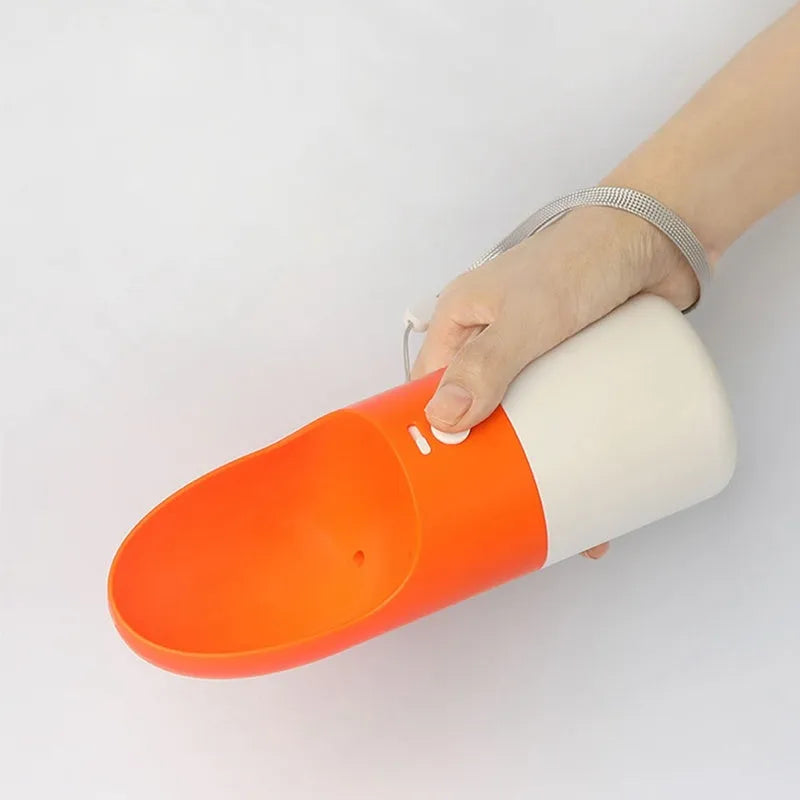 Moestar Rocket pet drinking cup in white gray with splash-proof water outlet and one-button lock