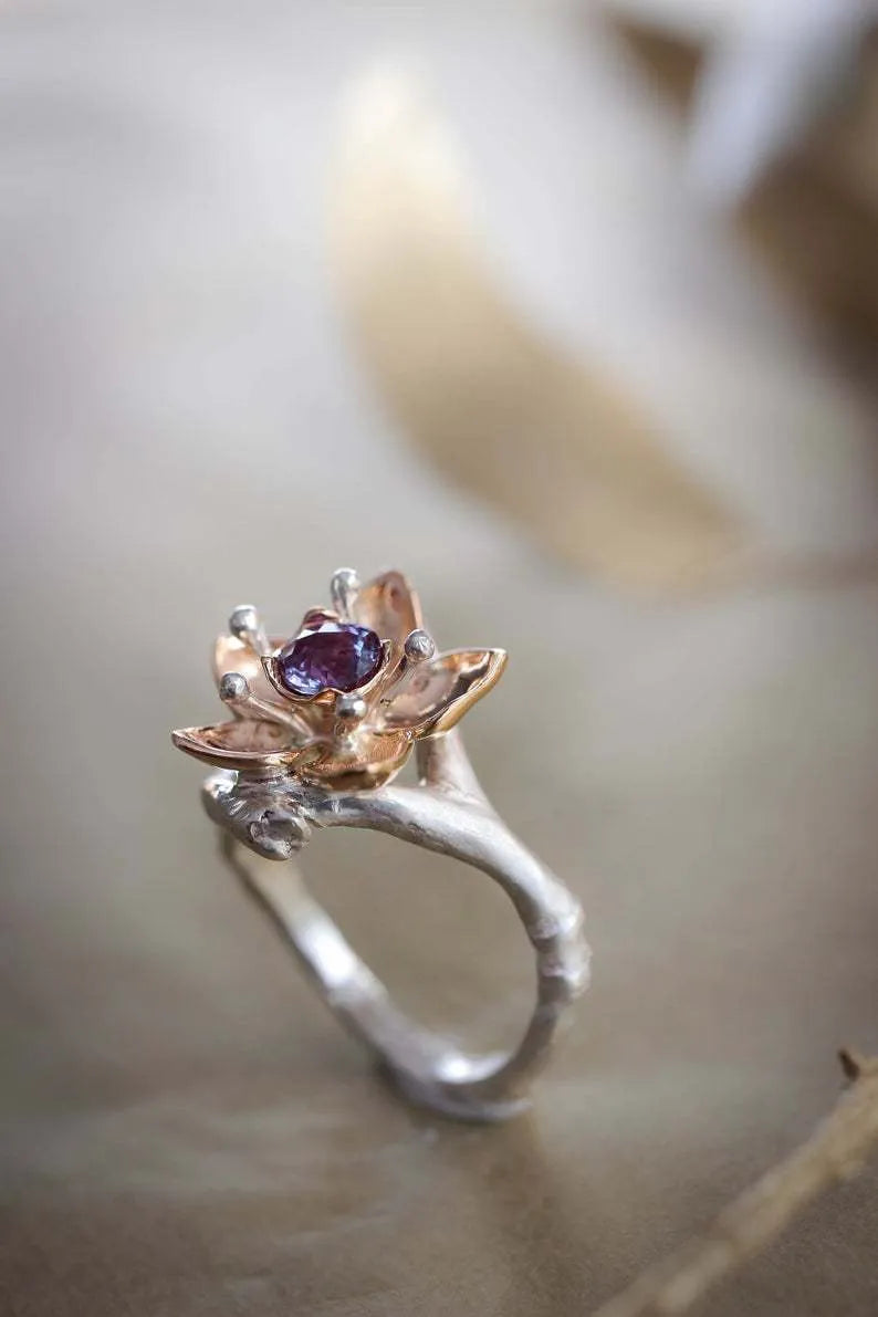 Women's two-tone floral geometric ring in silver alloy material showing size options